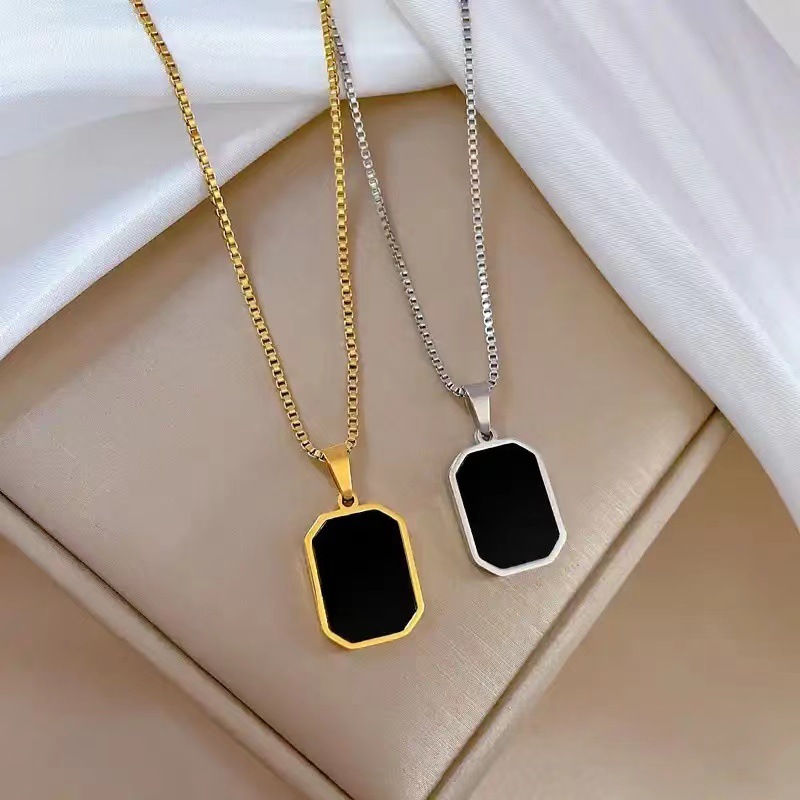 Wholesale European and American fashion black long square brand necklace female clavicle chain net red necklace black square necklace aessories