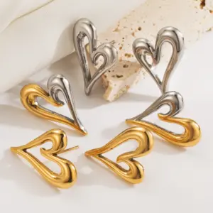 Wholesale 1 Pair Basic Sweet Commute Heart Shape Plating 304 Stainless Steel 18K Gold Plated Ear Studs