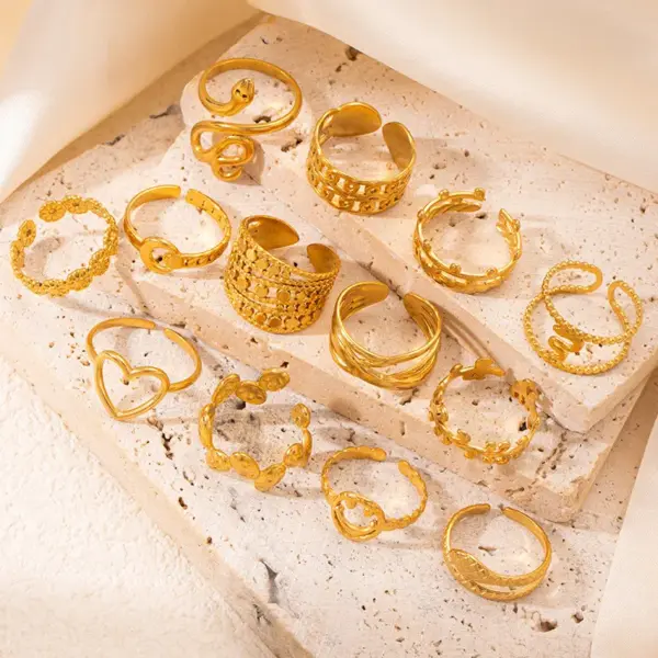 Wholesale 304 Stainless Steel Heart Shape Ion Plating (IP) 18K Gold Plated Modern Style Waterproof Non Tarnish Plating Hollow Out Rings