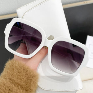 White frame gradually Gray