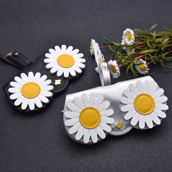 Wholesale Glasses clip soft bag girl cute portable sunglasses frame protective case glasses bag anti-pressure sunglasses storage bag