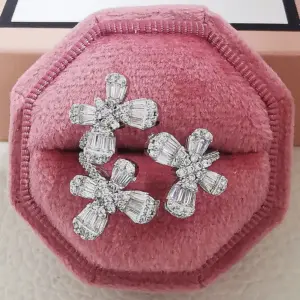 R5824 / Adjustable Opening