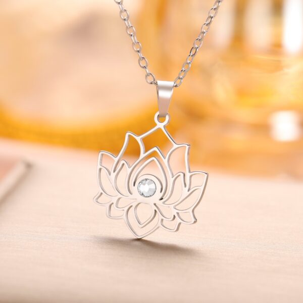 Wholesale Water Drop Lotus Necklace Ladies Stainless Steel Fashion Casual Pendant Niche Design Trend Necklace