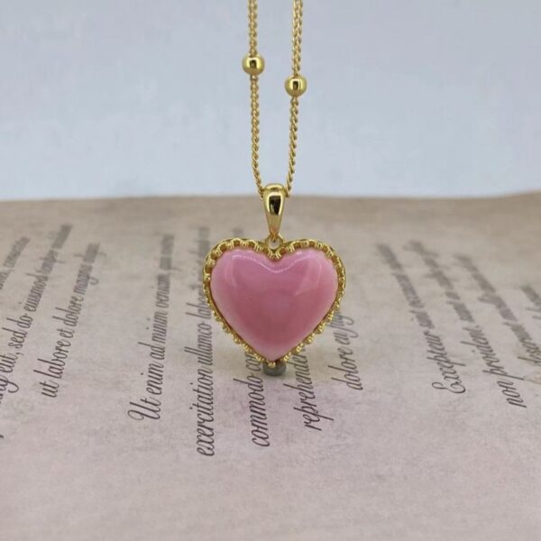 Wholesale Fashionable and Simple One-Piece Necklace for Women, Pink Queen Shell Heart Pendant, Niche High-End Design Clavicle Chain