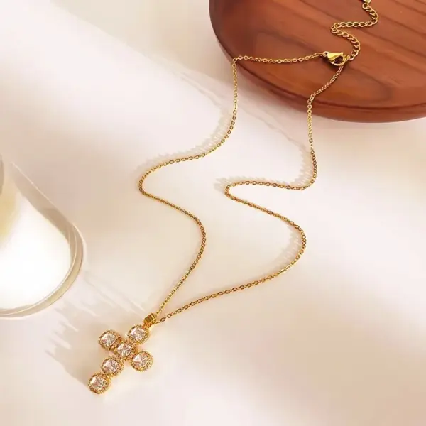 304 Stainless Steel Cross PVD Coated Rhinestones Zircon 14K Gold Plated 18K Gold Plated Sweet Commute Korean Style Waterproof Non Tarnish Surgical Steel Regular Chain Lobster Trigger Clasp Closure Pendant Necklace