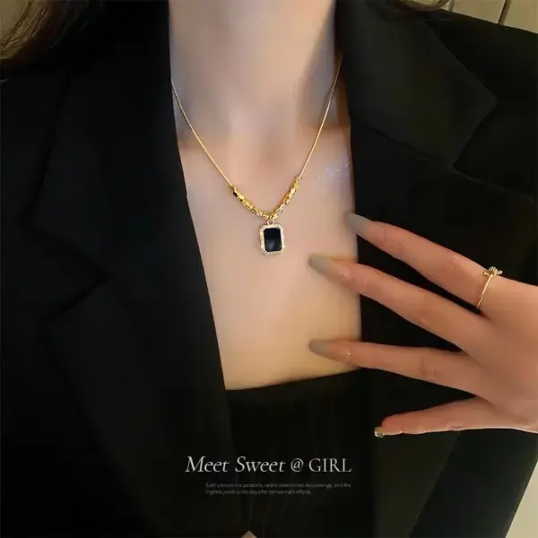 Wholesale PVD Coated Real Gold Plated Square Stainless Steel Titanium Steel Elegant Simple Style Waterproof Non Tarnish Pendant Necklace