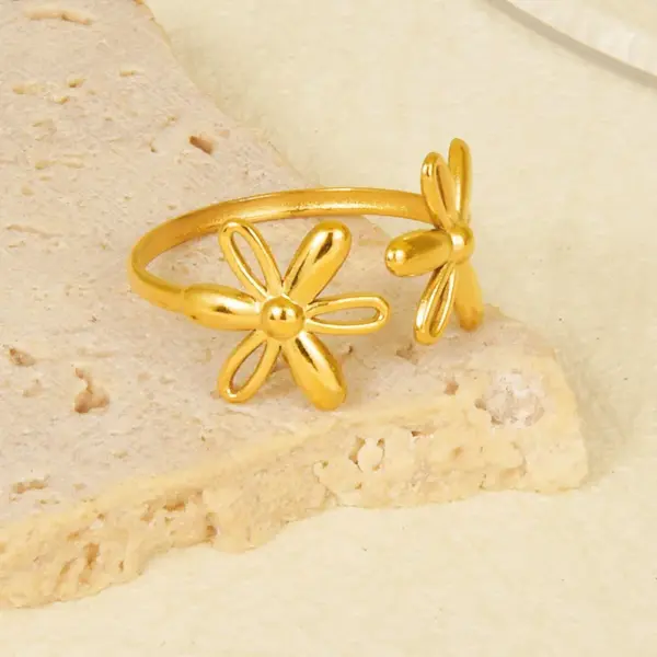 Wholesale Ion Plating (IP) Real Gold Plated Flower 304 Stainless Steel Vintage Style Simple Style Waterproof Non Tarnish Open Rings