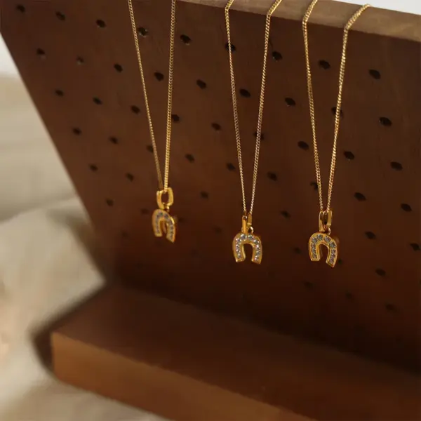 Wholesale 304 Stainless Steel Geometric PVD Coated Rhinestones 18K Gold Plated Elegant Simple Style Plating Inlay White Gold Pendant Necklace