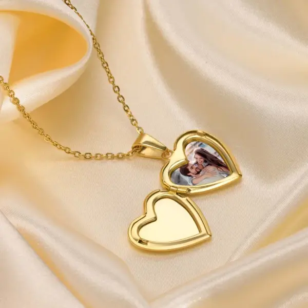 Wholesale PVD Coated Real Gold Plated 18K Gold Heart Shape 304 Stainless Steel Simple Style Waterproof Non Tarnish 304 Stainless Steel Necklace Pendant