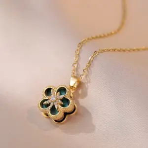 X0182 Emerald Snowflake Necklace