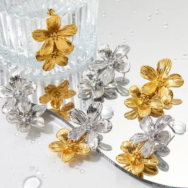 Wholesale PVD Coated Real Gold Plated 16K Gold White Gold Plated Gold Plating Flower 304 Stainless Steel Sweet Waterproof Non Tarnish Drop Earrings