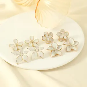 Multicolor / Average Size / White Four-Piece Set