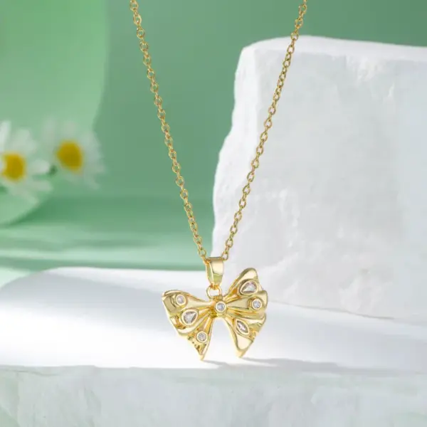 Wholesale Water Plating Vacuum Plating Real Gold Plated 18K Gold Heart Shape Flower Bow Knot 304 Stainless Steel Titanium Steel Elegant Artistic Waterproof Non Tarnish 201 Stainless Steel Pendant Necklace
