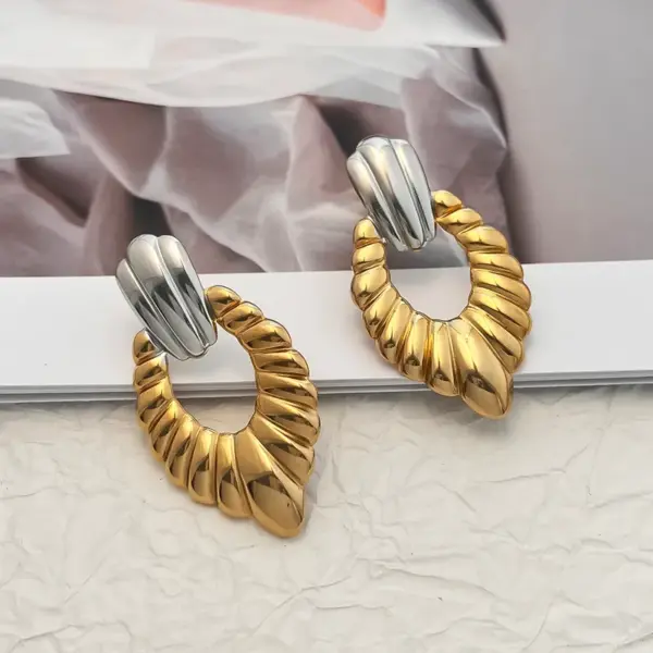 Wholesale Vintage Style Simple Style Geometric Heart Shape Mixed Metal 304 Stainless Steel 18K Gold Plated Ear Studs