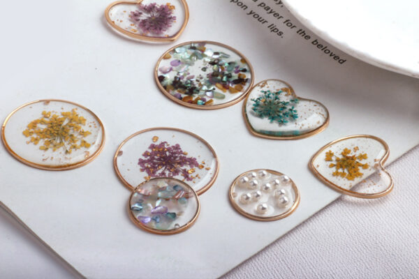 Wholesale DIY Jewelry Accessories Material Retro Glue Transparent Immortal Flower Pearl Earrings Earrings Pendant Stars