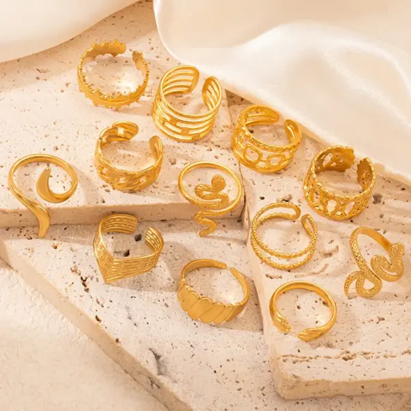 Wholesale 304 Stainless Steel Heart Shape Ion Plating (IP) 18K Gold Plated Modern Style Waterproof Non Tarnish Plating Hollow Out Rings