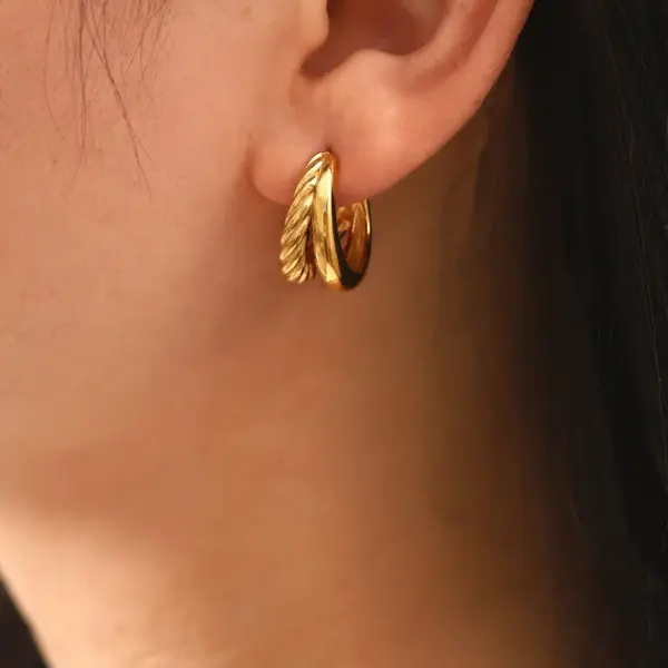 Wholesale 1 Pair Simple Style Commute C Shape Solid Color 304 Stainless Steel 18K Gold Plated Ear Studs