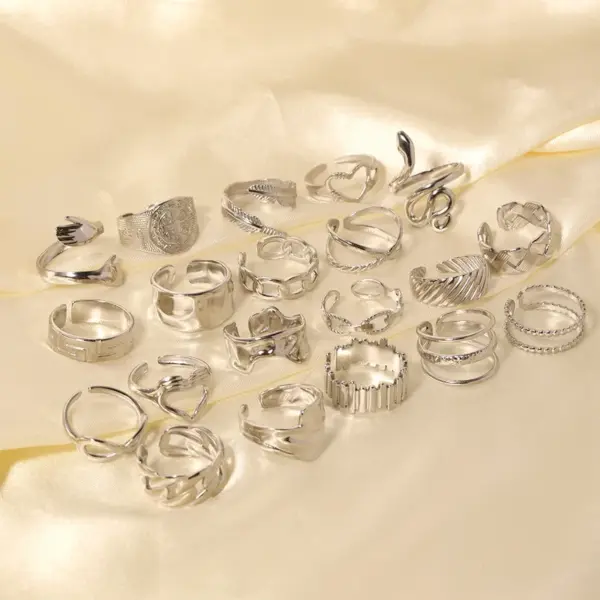 Wholesale Electroplating No 18K Gold Golden Plated Heart Shape Solid Color Snake Stainless Steel IG Style Simple Style Open Ring