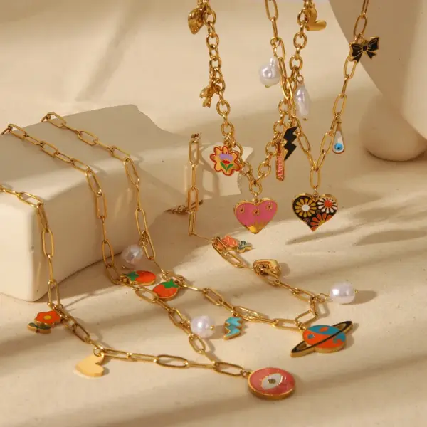 Wholesale Ion Plating (IP) 18K Gold Plated Devil's Eye Planet Red Heart 304 Stainless Steel Simple Style Commute Pendant Necklace