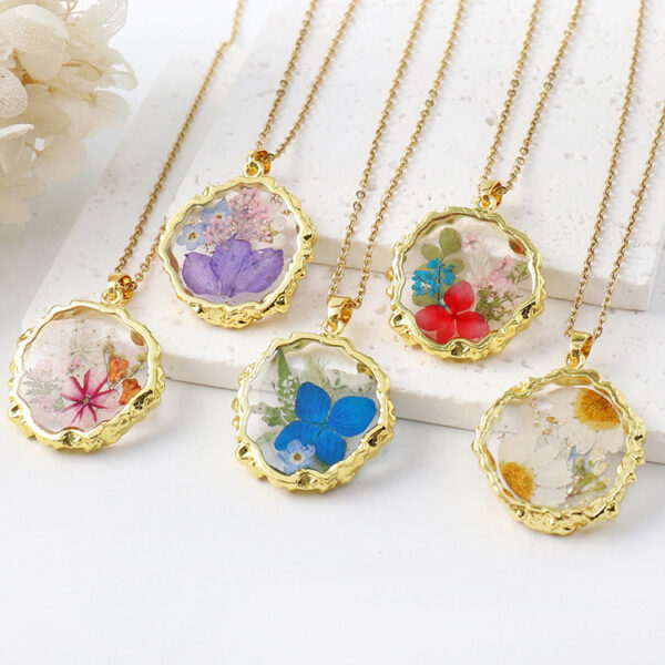 Wholesale Aiwei Light Luxury Month Flower Real Flower Necklace Holiday Gift Flower Resin Crafts Elegant Preserved Flower Ornaments