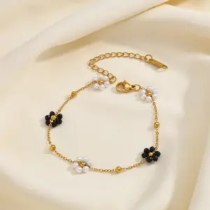 Bracelets-Black and / White