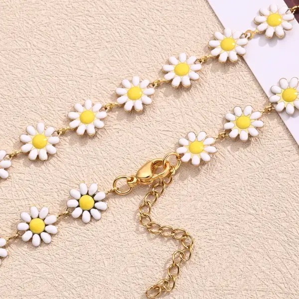Wholesale Bohemian Simple Style IG Style Simple Flower Petal 304 Stainless Steel 18K Gold Plated Bracelets In Bulk