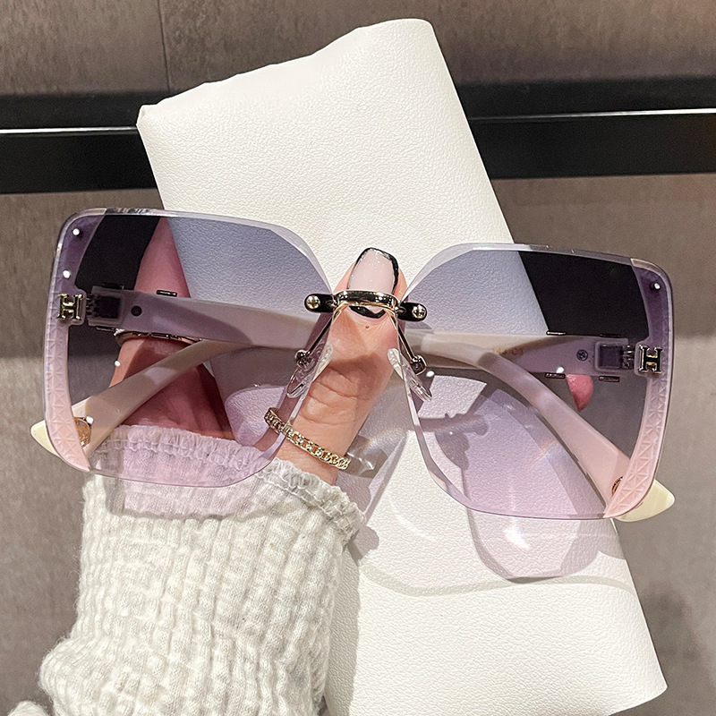 Wholesale 2025 New Frameless Fashion Sunglasses Women's Small Fragrance Light Luxury Large Frame Sunglasses Showing Face Small Easiest for Match Live
