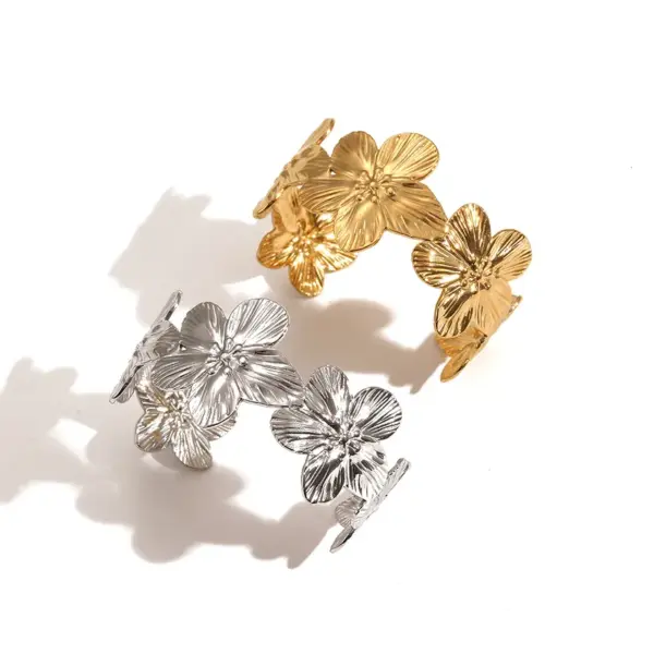 PVD Coated Real Gold Plated 18K Gold Flower 304 Stainless Steel French Style IG Style Waterproof Non Tarnish 304 Stainless Steel Bangle