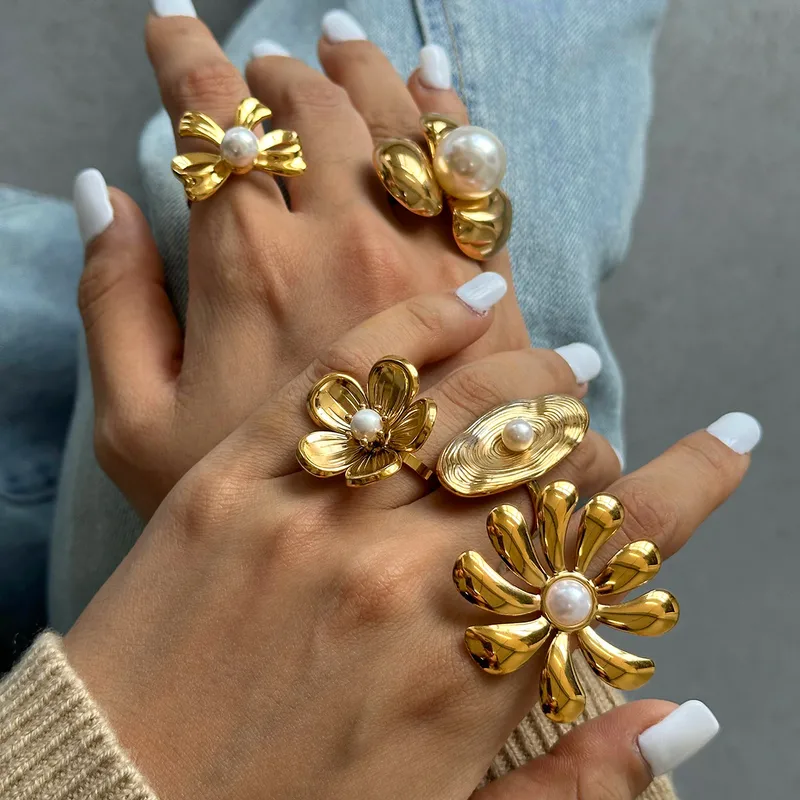 Wholesale PVD Coated Real Gold Plated Flower 304 Stainless Steel Casual Elegant Simple Style Waterproof Non Tarnish Open Rings