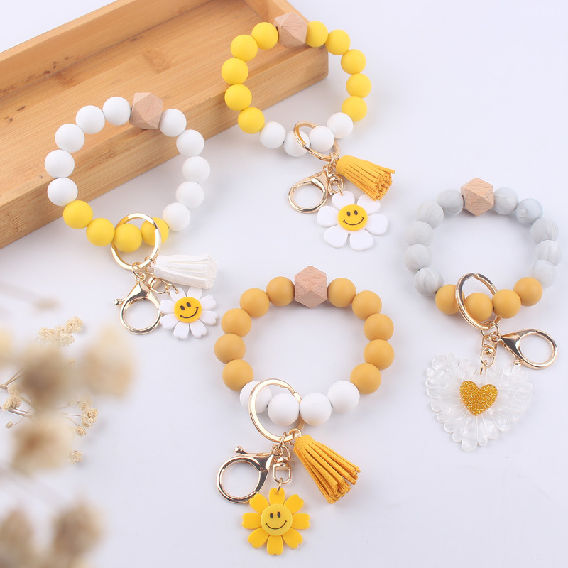 Wholesale New Cartoon suower love keychain pendant handmade beaded tassel silicone bracelet wrist keychain
