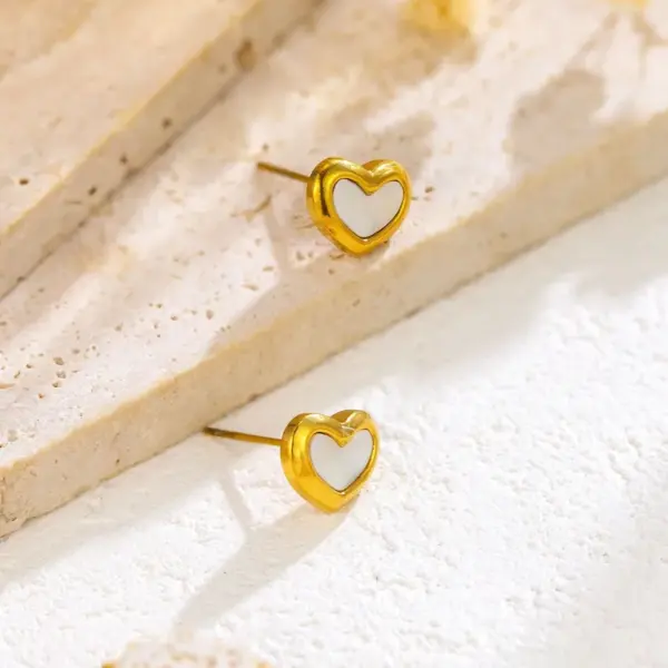 Wholesale PVD Coated Real Gold Plated 18K Gold Heart Shape Titanium Steel Elegant Sweet Simple Style Waterproof Non Tarnish Jewelry Set