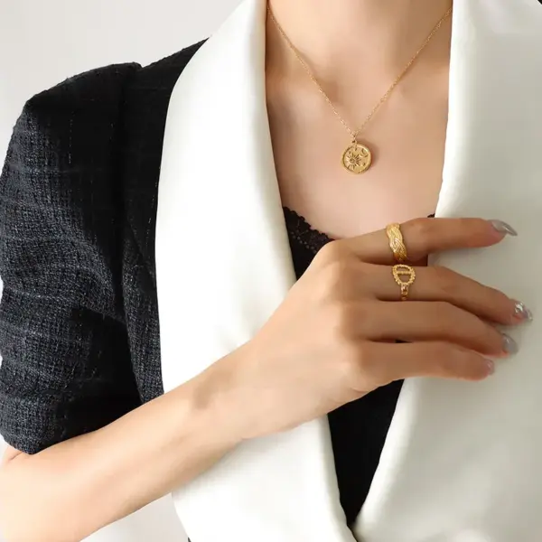 Wholesale PVD Coated Real Gold Plated Star Titanium Steel Fashion Waterproof Non Tarnish Pendant Necklace