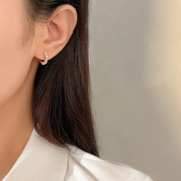 Wholesale 1 Pair Simple Style Circle Copper Plating Inlay Pearl 14k Gold Plated Earrings