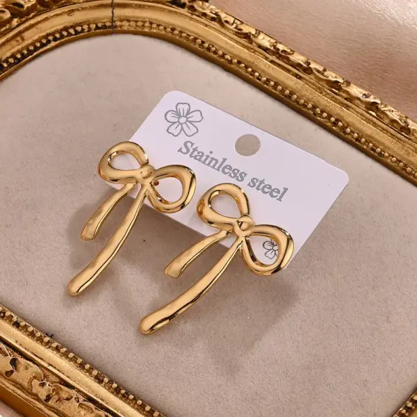 Wholesale Electroplating Golden Plated Heart Shape Bow Knot 304 Stainless Steel IG Style Casual Vacation Polishing Plating Ear Studs