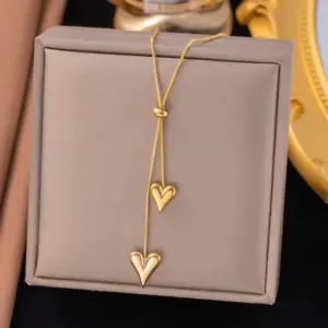 H1180 Necklace Gold round Snake Heart