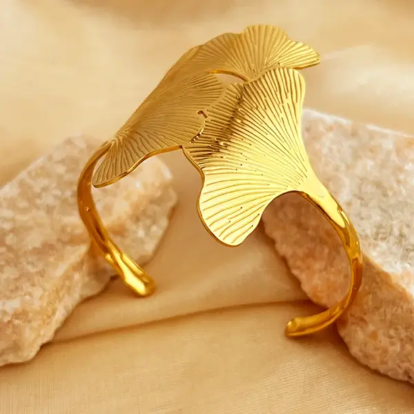 PVD Coated Real Gold Plated 18K Gold Leaf 304 Stainless Steel Elegant Hawaiian Waterproof Non Tarnish 304 Stainless Steel Bangle