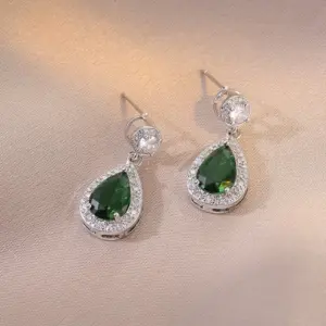 E1427 Emerald Drop Earrings