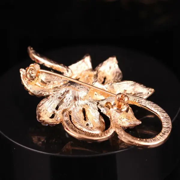 Wholesale Fashion Pin Flower Alloy Inlay Artificial Pearls Rhinestones Women'S Brooches