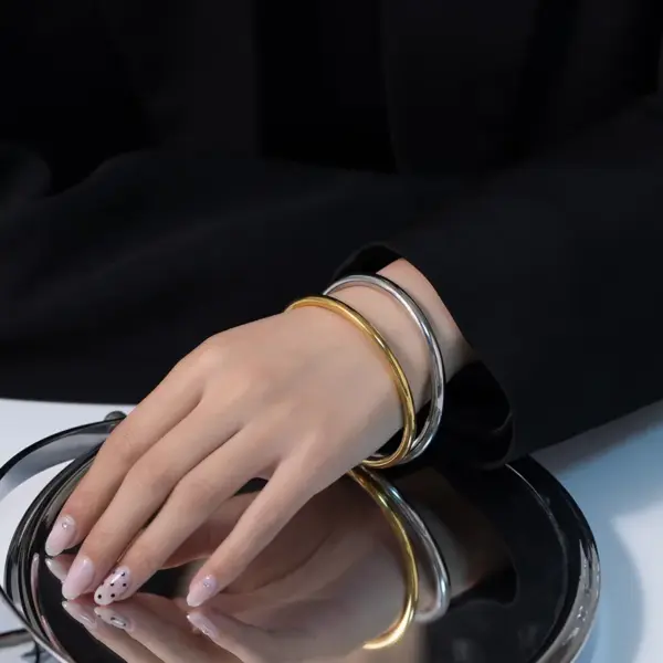 Wholesale Simple Style Classic Style Solid Color Titanium Steel Polishing Bangle