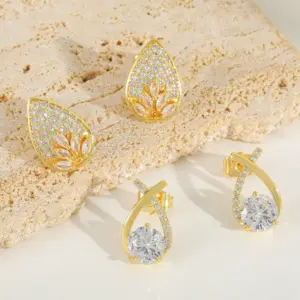 Wholesale 1 Pair Casual Elegant Shiny Water Droplets Inlay Copper Zircon Imitation Gold Ear Studs