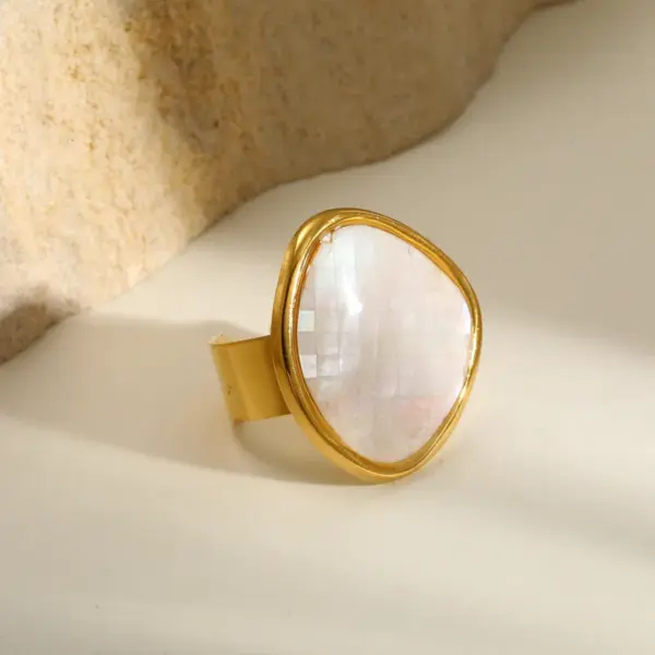 Wholesale Vacuum Electroplating (In Furnace) Plated 18K Real Gold 304 Stainless Steel Moon Oval Elegant Vintage Romantic Open Ring For Women