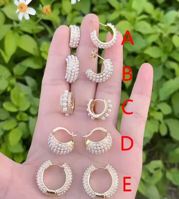 Wholesale 1 Pair/Package Modern Style Simple Style Heart Shape Polishing Copper Acrylic Pearl 18K Gold Plated Earrings