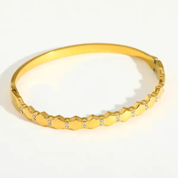 Wholesale Elegant Simple Stainless Steel 18K Gold Embedded Zircon Heart Round Geometric Bracelet Luxury Jewelry Women's Fashion Accessory