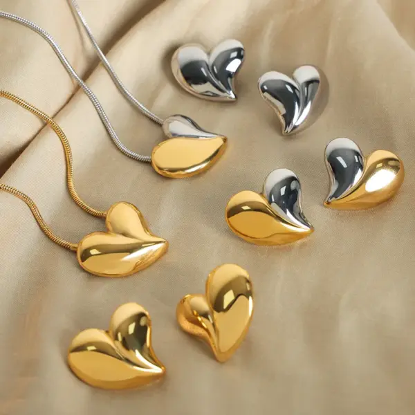 Wholesale 304 Stainless Steel Heart Shape PVD Coated 18K Gold Plated Real Gold Plated Elegant Simple Style Waterproof Non Tarnish Plating Gold Silver Earrings Necklace