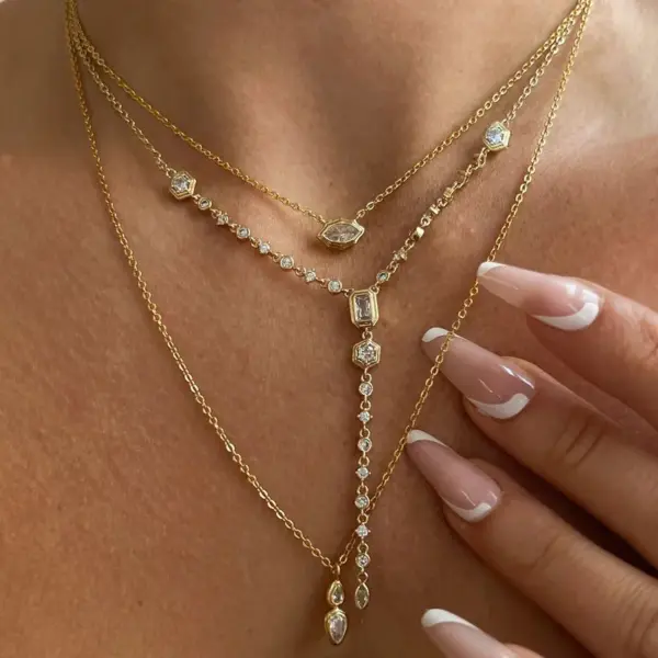 Wholesale Elegant Round Zircon Pendant Necklace Gold Plated Color Retention Simple Ins Fashion Lobster Clasp Copper Chain Jewelry Accessory