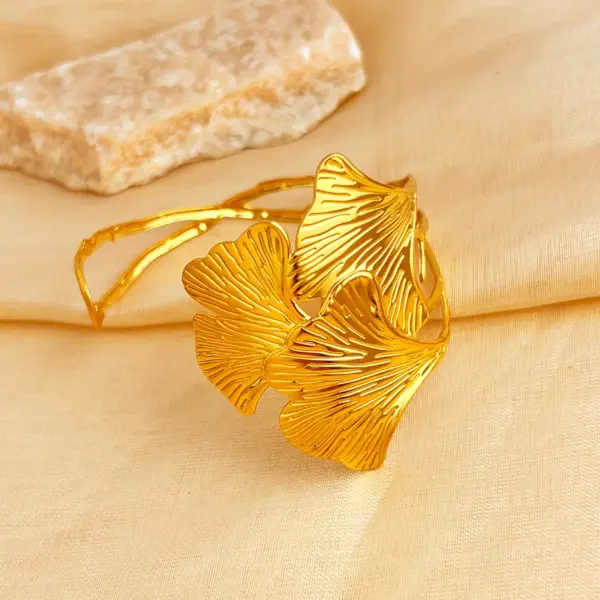 PVD Coated Real Gold Plated 18K Gold Leaf 304 Stainless Steel Elegant Hawaiian Waterproof Non Tarnish 304 Stainless Steel Bangle