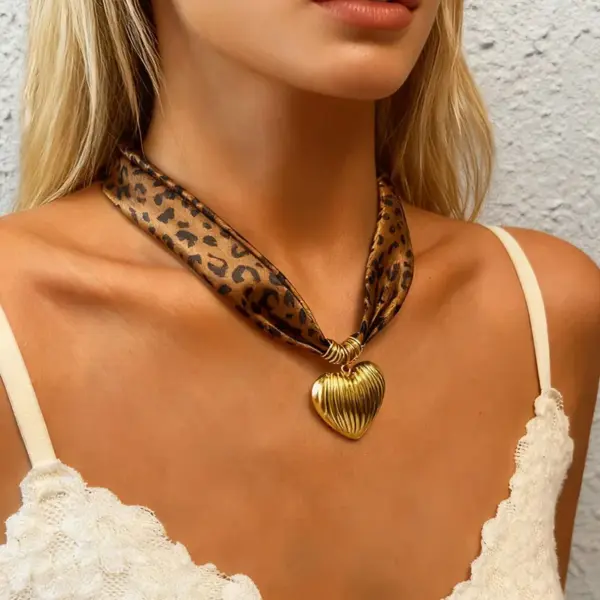 Wholesale 304 Stainless Steel Red Heart Shell PVD Coated Real Gold Plated Nordic Style Retro Lady Waterproof Non Tarnish Irregular Surgical Steel Knitted Silk Mesh Belt Lobster Trigger Clasp Closure Gold Pendant Necklace