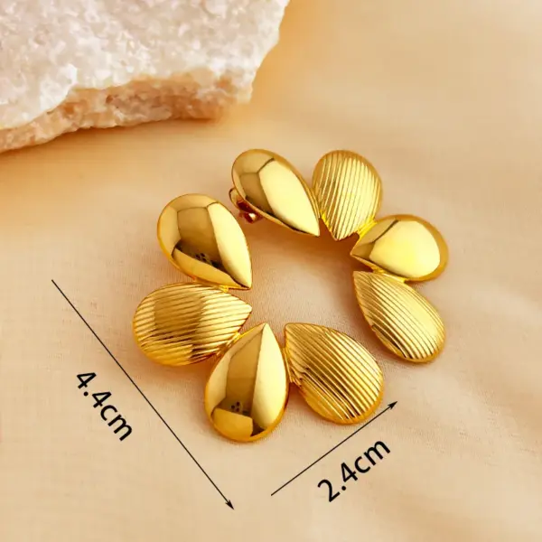 Wholesale PVD Coated Real Gold Plated Flower 304 Stainless Steel Elegant Luxurious Simple Style Waterproof Non Tarnish Ear Studs