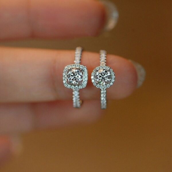 Wholesale Simulation of Blue Square bag 1 karat ring female temperament simple marriage proposal diamond ring ring ring ring to send girlfriend opening