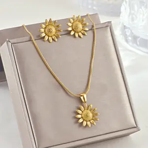 Wholesale 304 Stainless Steel Flower Ion Plating (IP) 18K Real Gold Plated Simple Style Classic Style Waterproof Non Tarnish Earrings Necklace